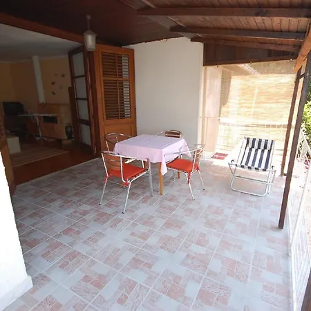 Apartment Fuer 4 Personen Ca 40 Qm In Njivice, Kvarner Bucht Krk Njivice